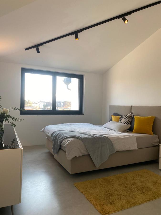 Moderne Ferienwohnung Stephanskirchen ภายนอก รูปภาพ
